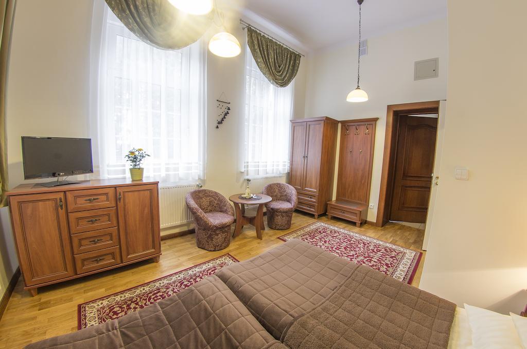 Szwajcarka Willa Z Sauna I Jacuzzi Kudowa-Zdroj Ruang foto