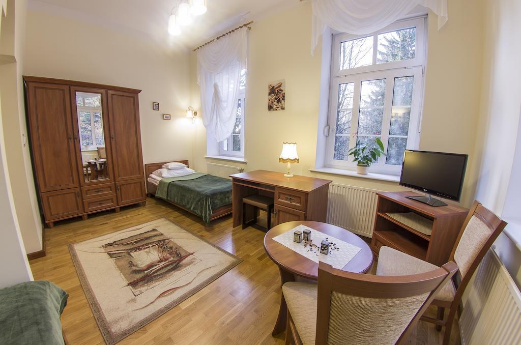 Szwajcarka Willa Z Sauna I Jacuzzi Kudowa-Zdroj Ruang foto